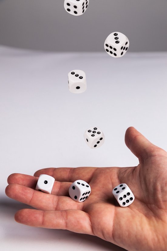 Dice - 6 pieces - white/black