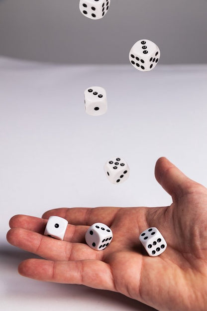 Dice - 6 pieces - white/black